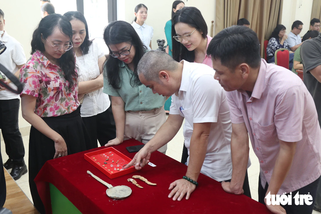 Nearly 1,600-year-old brick tombs in Vietnam yield pottery, swords, jewelry - Ảnh 14.