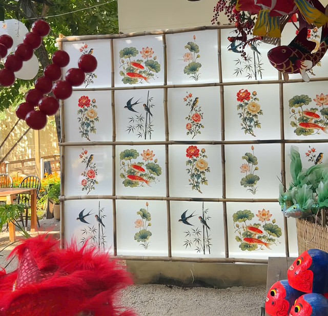 Ho Chi Minh City eateries roll out Mid-Autumn decor, free lanterns for children- Ảnh 5.