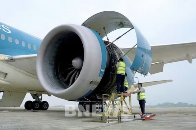 Vietnam Airlines pilots green solutions on Hanoi-London route- Ảnh 1.
