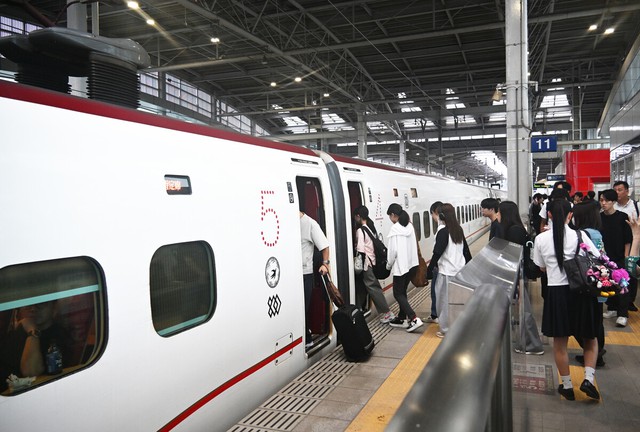 All Kyushu Shinkansen sections reopened after July Kumamoto quake- Ảnh 1.