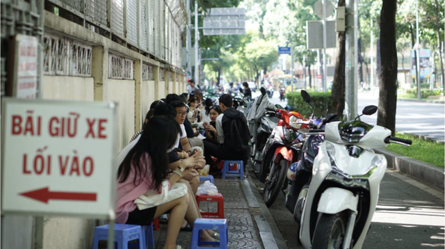 The enduring appeal of Vietnam’s sidewalk coffee- Ảnh 2.