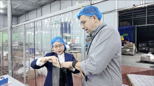 Vietnamese startup makes biodegradable packaging from corn, cassava starch- Ảnh 1.