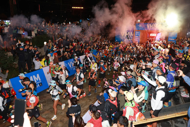 S.Korean runner wins 160km race as 5,300 take on Vietnam’s toughest trail race - Ảnh 1.