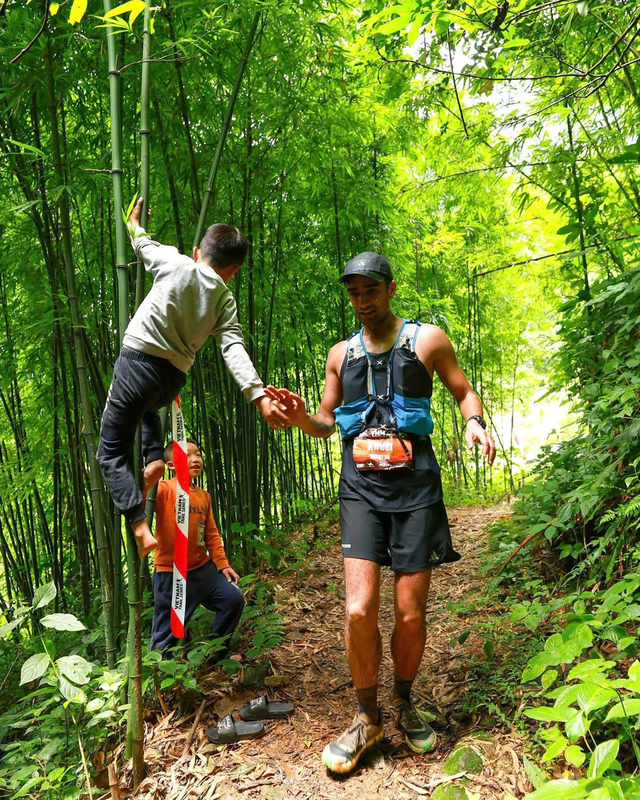S.Korean runner wins 160km race as 5,300 take on Vietnam’s toughest trail race - Ảnh 3.