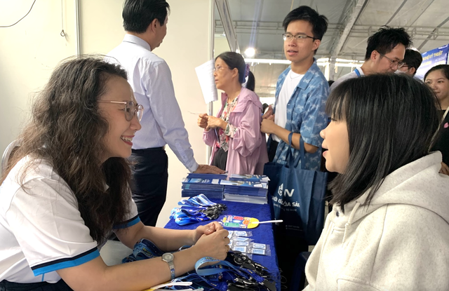 Vietnam weighs ending IELTS bonus points in university admissions: Will grade-12 students lose out?- Ảnh 1.