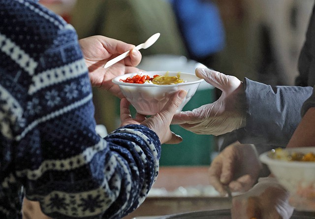 Daily food spending below 500 yen among needy people in Japan- Ảnh 1.