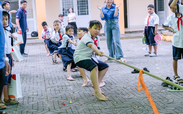 Lanterns, masks and mooncakes: children celebrate Vietnam’s Mid-Autumn Festival - Ảnh 3.