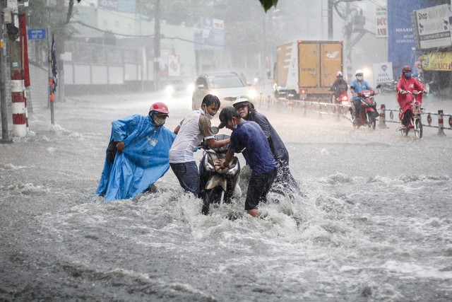 Ho Chi Minh City forecast to see heavy rain through Tuesday- Ảnh 1.