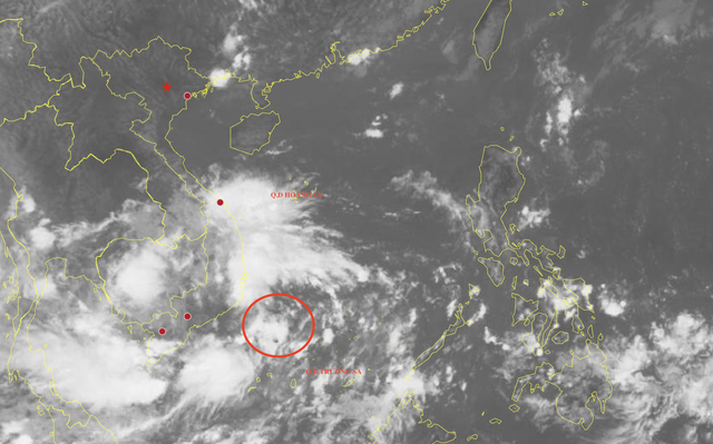 Tropical convergence zone, low-pressure area bring heavy rain to central, southern Vietnam- Ảnh 1.