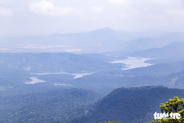Vietnam’s Quang Tri seeks feedback on mammoth tourism development at well-known mountain - Ảnh 4.