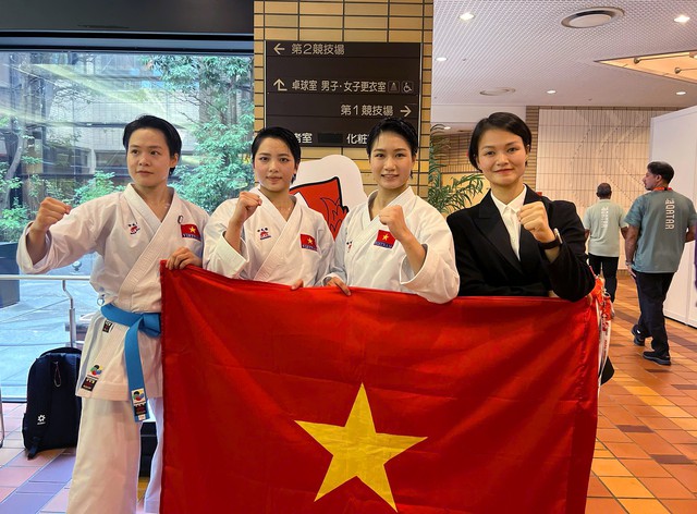 Three karatekas claim Vietnam’s first gold at ASIAD 20 - Ảnh 6.