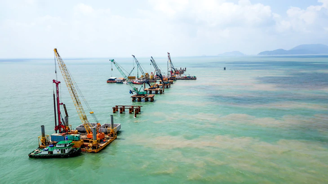 Vietnam’s longest sea-crossing bridge takes shape- Ảnh 3.