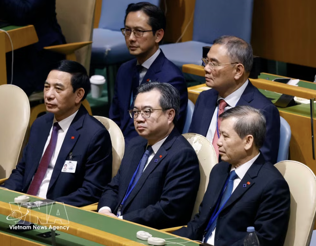 Top Vietnamese leader makes suggestions for managing global change at UNGA 81- Ảnh 2.