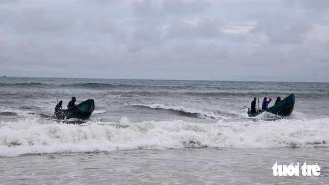 What is 'chasing squid' that earns Vietnamese fishermen millions of dong a day?- Ảnh 8.