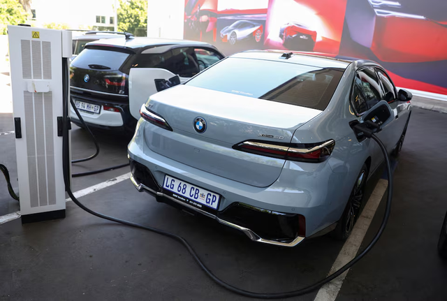 South Africa races to keep auto exports competitive in EV era - Ảnh 1.