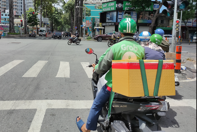 TikTok Shop Vietnam to charge sellers up to $2.5 per heavy package- Ảnh 1.