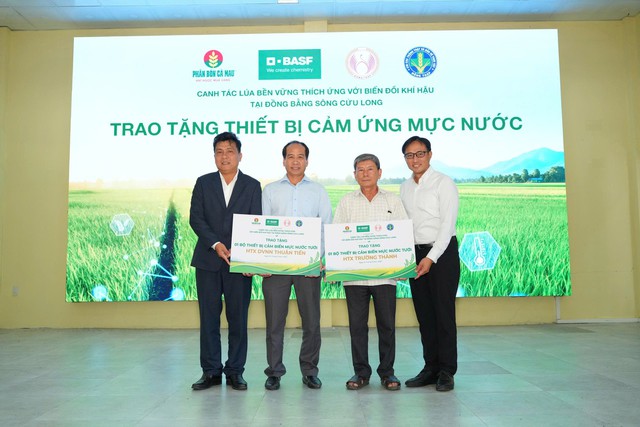 BASF, Petrovietnam Ca Mau Fertilizer Corporation, Dong Thap authorities help 200 farmers adopt low-emission rice farming - Ảnh 1.