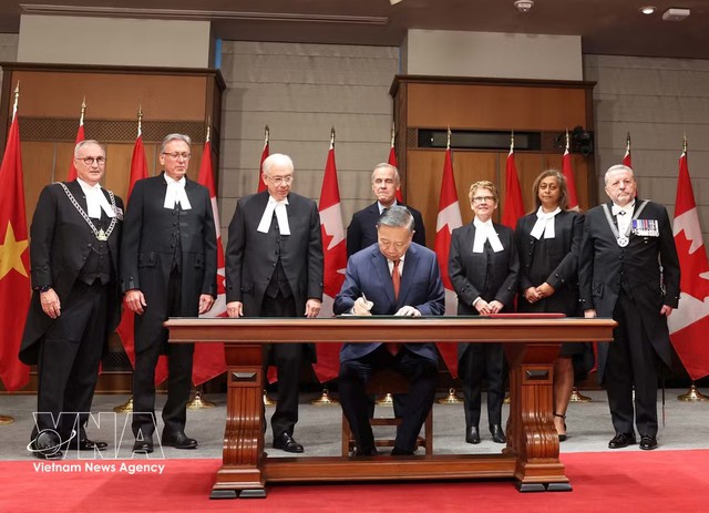Top Vietnamese leader holds talks with Canadian Prime Minister- Ảnh 3.