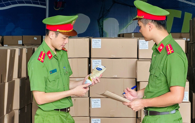 Largest-ever foreign-branded fake cosmetics production ring uncovered in Vietnamese province- Ảnh 2.