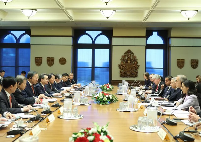 Top Vietnamese leader holds talks with Canadian Prime Minister- Ảnh 1.
