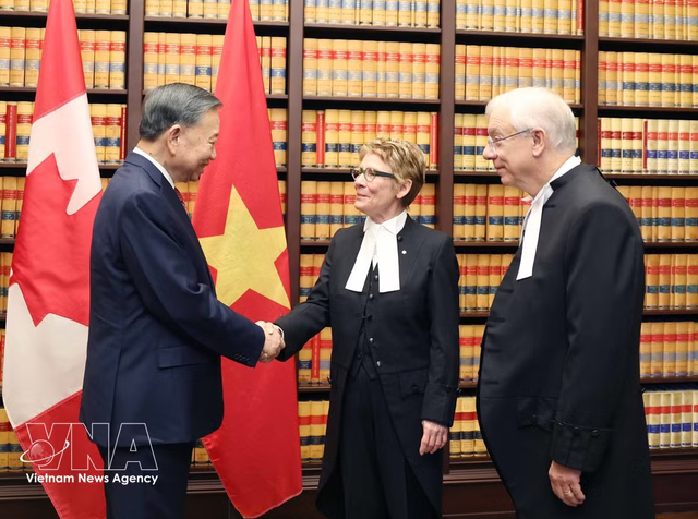 Top leader meets with Speakers of Canada’s Senate and House of Commons- Ảnh 1.