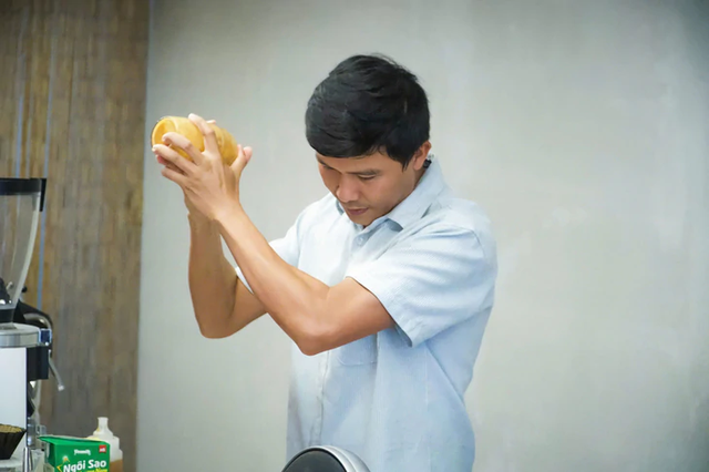 Hue’s fermented acetes paste latte puts a bold twist on Vietnamese coffee- Ảnh 5.