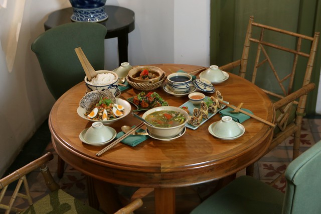 Discover another side of Ho Chi Minh City’s Tan Dinh through its alleyways - Ảnh 2.