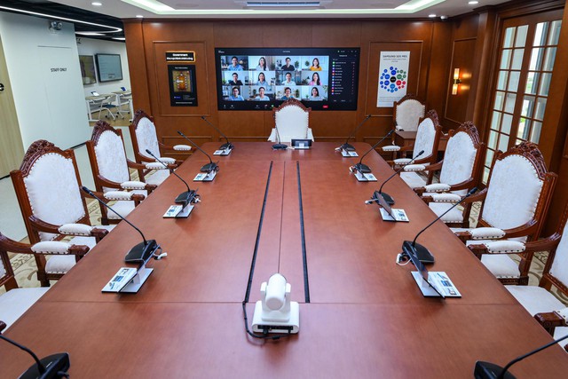 Samsung opens business technology experience studio in Vietnam - Ảnh 2.