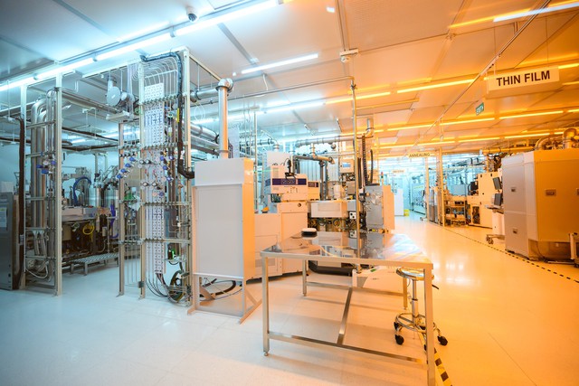 How Vietnam Can Build a Real Semiconductor Industry: Lessons from Singapore’s 6% GDP - Ảnh 2.