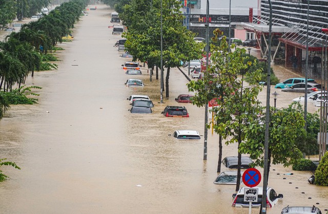 Vietnam's Nha Trang plans nearly $303 million flood-control project - Ảnh 2.