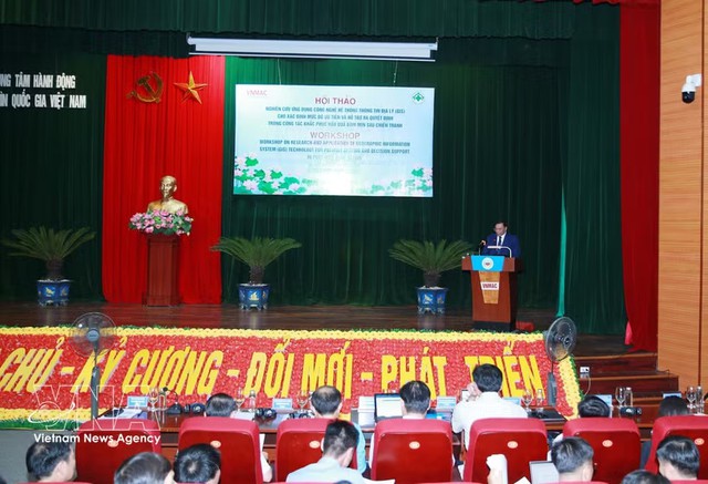 Vietnam uses GIS for priority setting in post-war bomb, mine clearance - Ảnh 1.