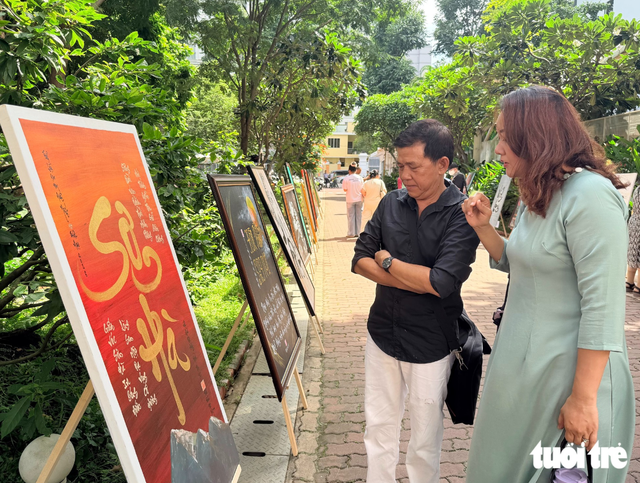 Vietnamese calligraphy exhibition captivates 3 Japanese calligraphers - Ảnh 3.
