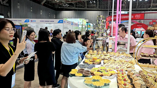 Vietnam’s cashews, civet coffee and frozen banh mi catch international buyers’ eye - Ảnh 2.
