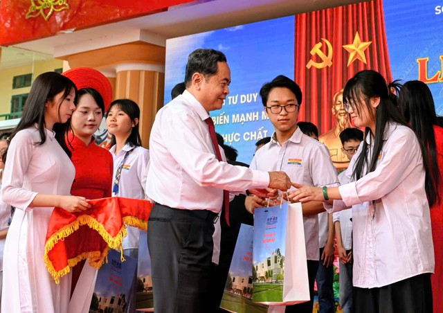 Vietnam opens new school year for 26 million students, inaugurates 107 border schools- Ảnh 3.