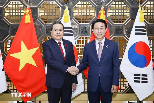 Vietnam seeks South Korean investment in semiconductors, AI data centers - Ảnh 2.