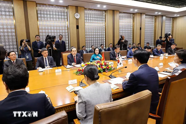Vietnam seeks South Korean investment in semiconductors, AI data centers - Ảnh 3.