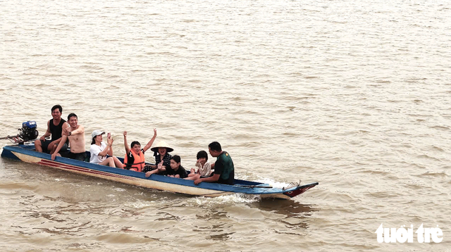 Floating season turns fields in Vietnam’s Mekong Delta into swimming destination- Ảnh 2.