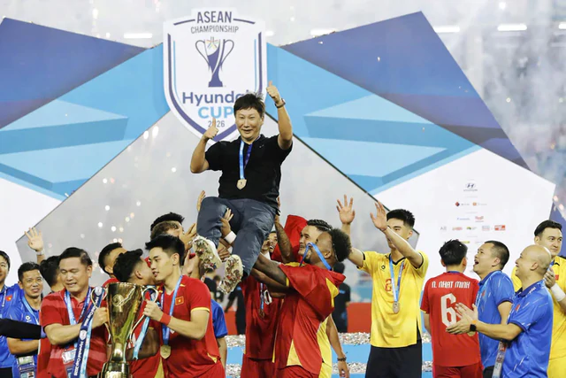 Why South Korean football coaches succeed where Japanese fail in Vietnam - Ảnh 4.