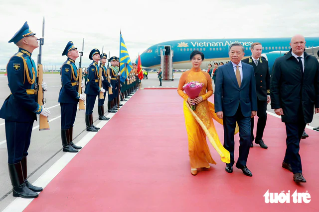 Vietnam's top leader To Lam welcomed with military ceremony in Moscow- Ảnh 1.