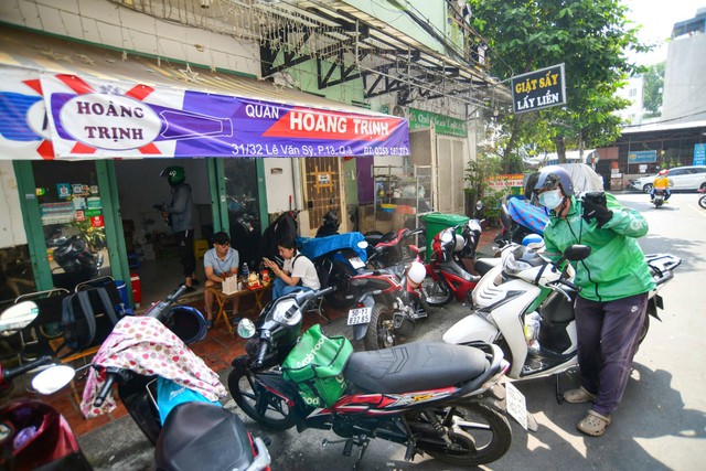 Grab drivers call for two-day app shutdown over fare, fee concerns - Ảnh 2.