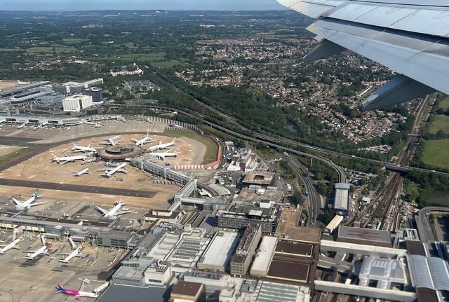 Air traffic control issue disrupts flights at major UK airports- Ảnh 3.