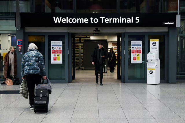 Air traffic control issue disrupts flights at major UK airports- Ảnh 6.