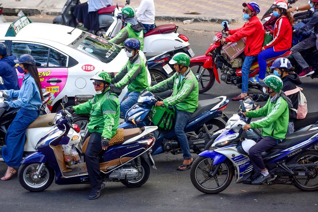 Grab drivers call for two-day app shutdown over fare, fee concerns - Ảnh 1.