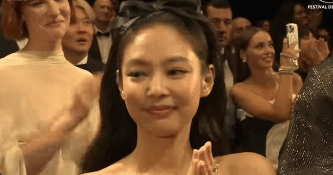 Tràng vỗ tay dài chục phút ở Cannes: Đẳng cấp hay bão hòa? - Ảnh 1. Tràng vỗ tay dài chục phút ở Cannes: Đẳng cấp hay bão hòa? - Ảnh 1.