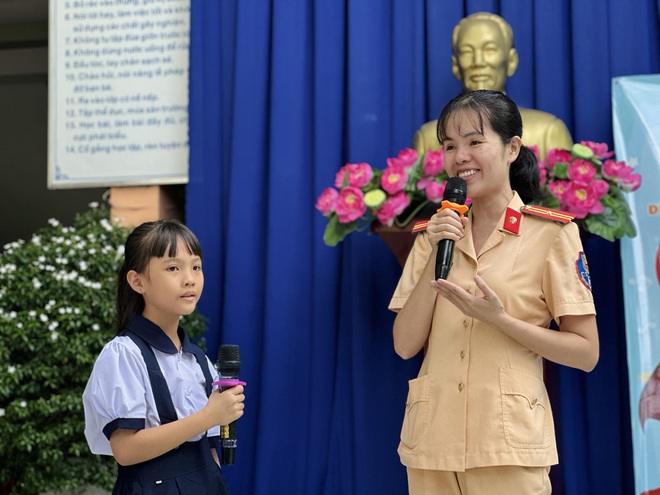 Tiết học ngoại khóa đặc biệt của học trò Trường tiểu học Tam Bình- Ảnh 6.