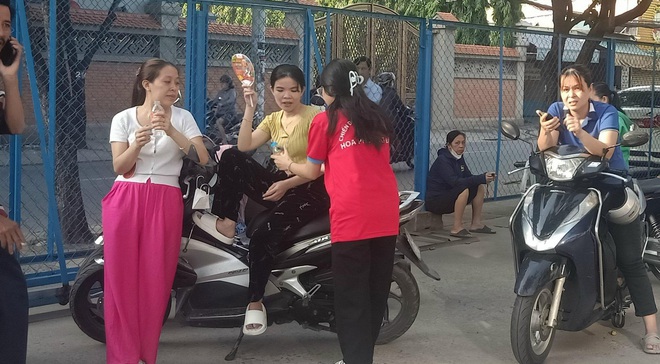 Chiến sĩ Hoa phượng đỏ tiếp sức các sĩ tử kỳ thi tuyển sinh lớp 10- Ảnh 10.