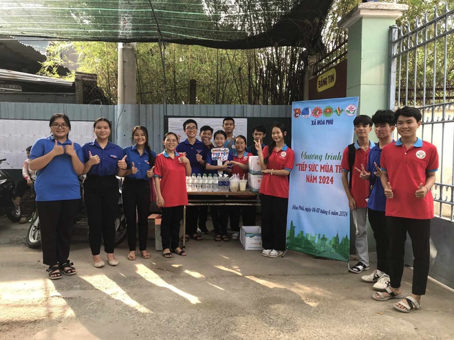 Chiến sĩ Hoa phượng đỏ tiếp sức các sĩ tử kỳ thi tuyển sinh lớp 10- Ảnh 4.