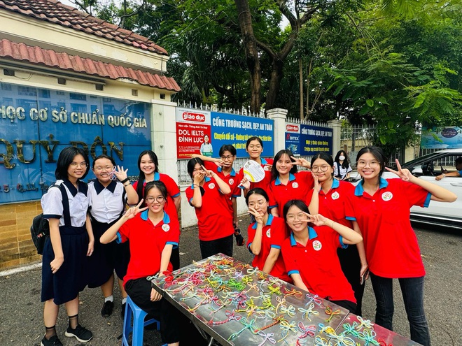 Chiến sĩ Hoa phượng đỏ tiếp sức các sĩ tử kỳ thi tuyển sinh lớp 10- Ảnh 8.