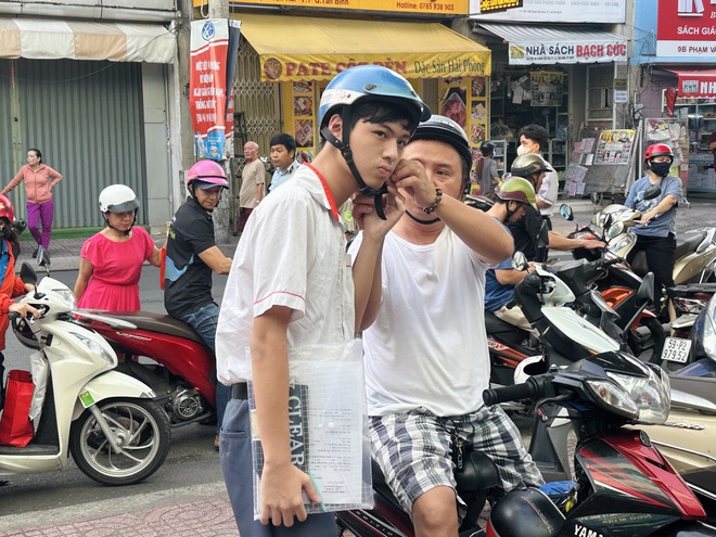 Thi tuyển sinh lớp 10 tại TP.HCM: con luôn có ba mẹ đồng hành- Ảnh 11.