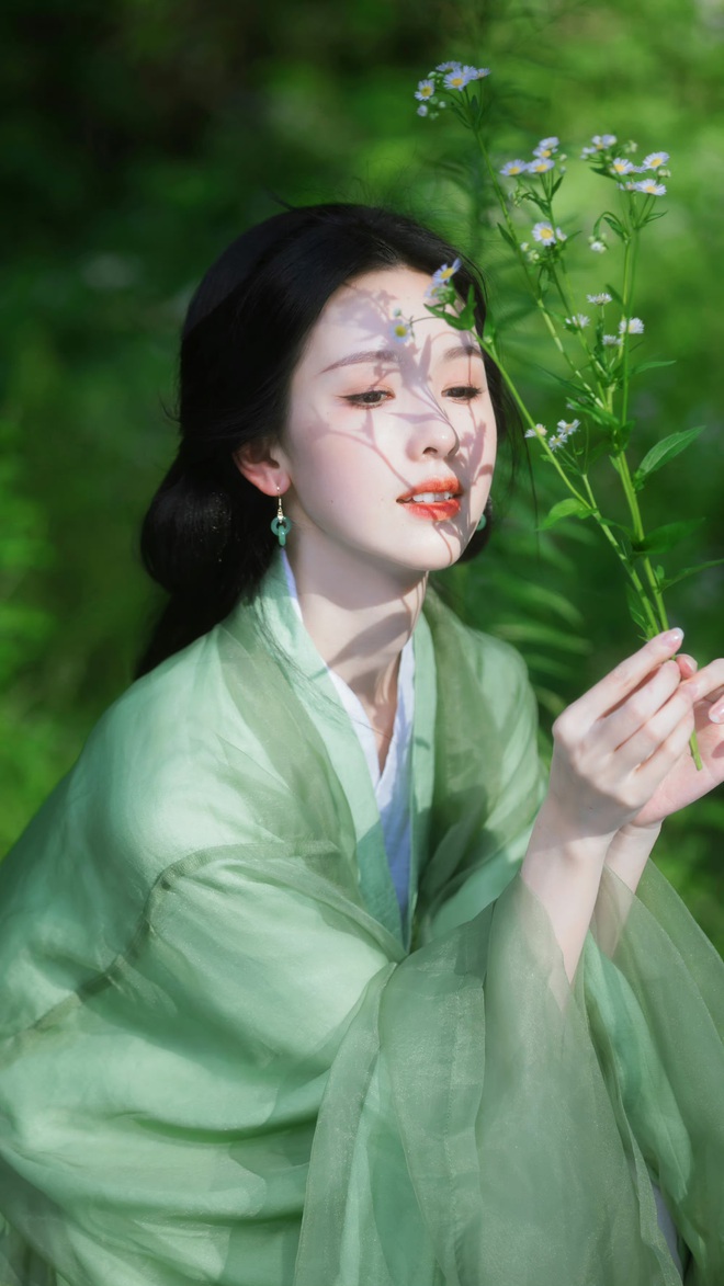 4 mỹ nhân Hoa ngữ mang 'vibe' mối tình đầu, ai nổi trội nhất?- Ảnh 7.